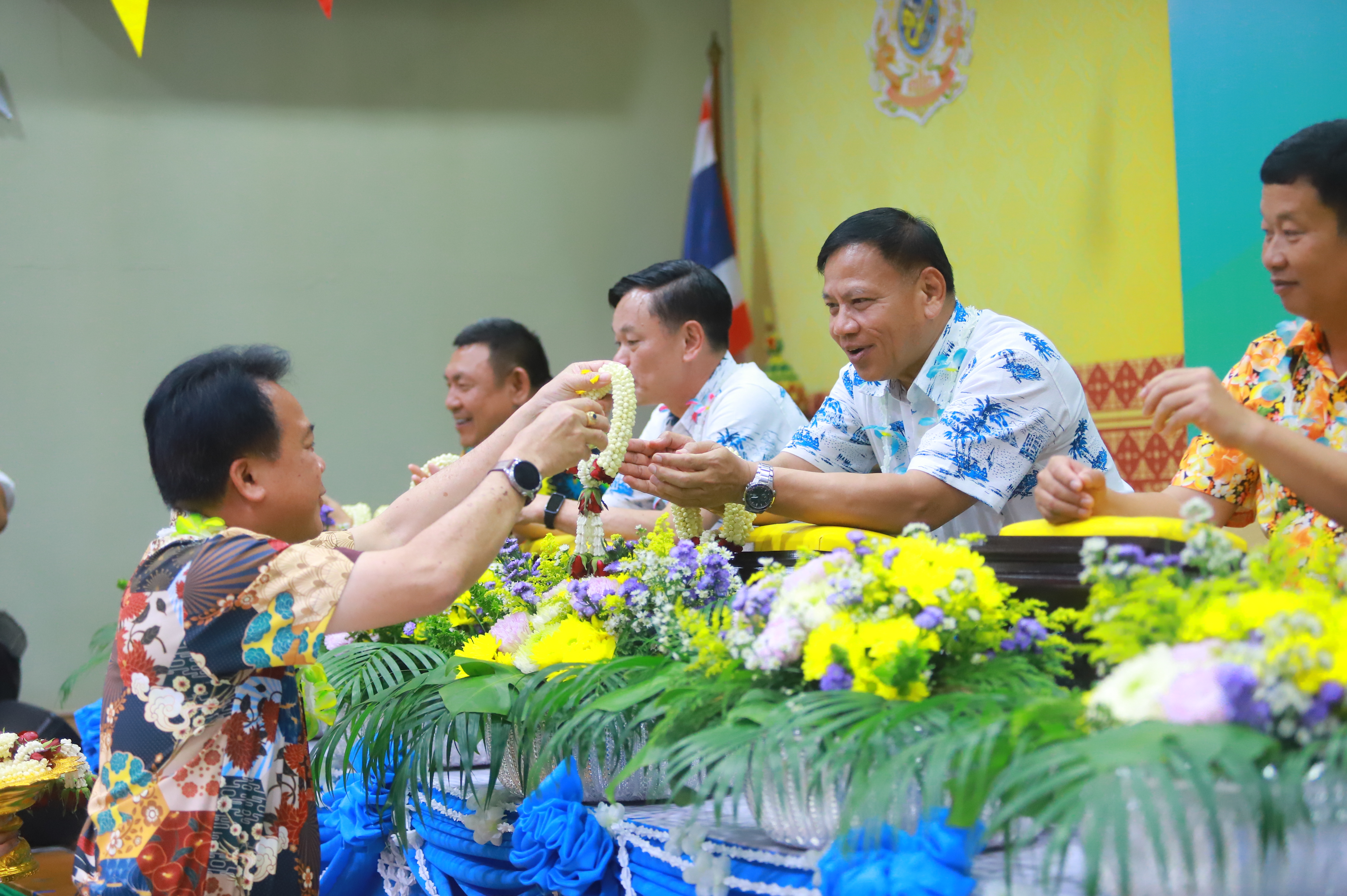 title - ชุ่มฉ่ำ! ชาว ส.ป.ก. ร่วมสรงน้ำพระพุทธรูป และรดน้ำขอพรผู้บริหาร เนื่องในประเพณีวันสงกรานต์ ประจำปี 2569 บรรยากาศเต็มไปด้วยความชื่นมื่นชุ่มฉ่ำ